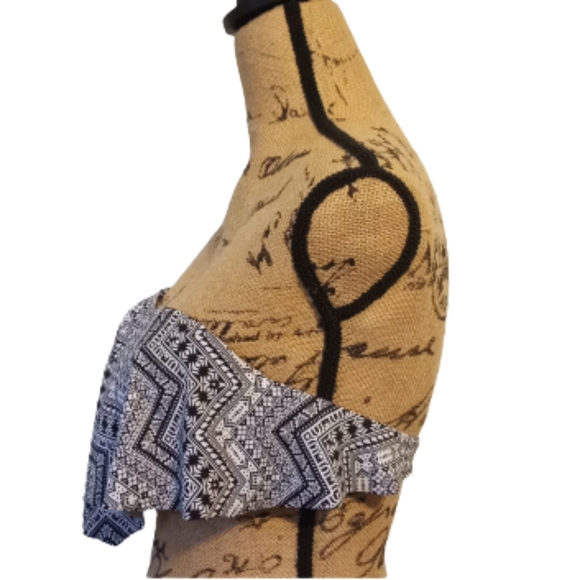 • Arizona Jeans Swimwear Bikini Top • - Picture 2 of 7